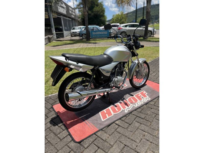 HONDA - CG 150 - 2006/2007 - Prata - R$ 9.900,00