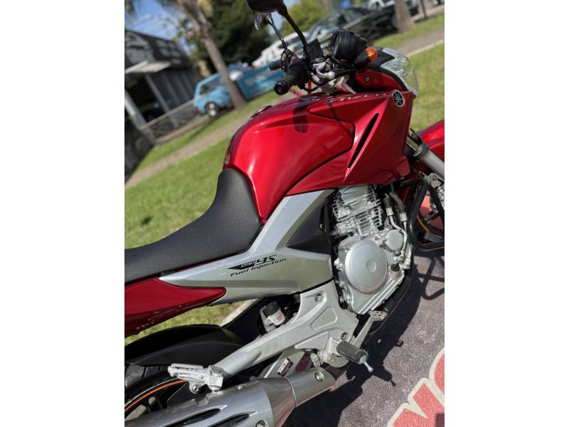 YAMAHA - FAZER - 2012/2012 - Vermelha - R$ 14.900,00