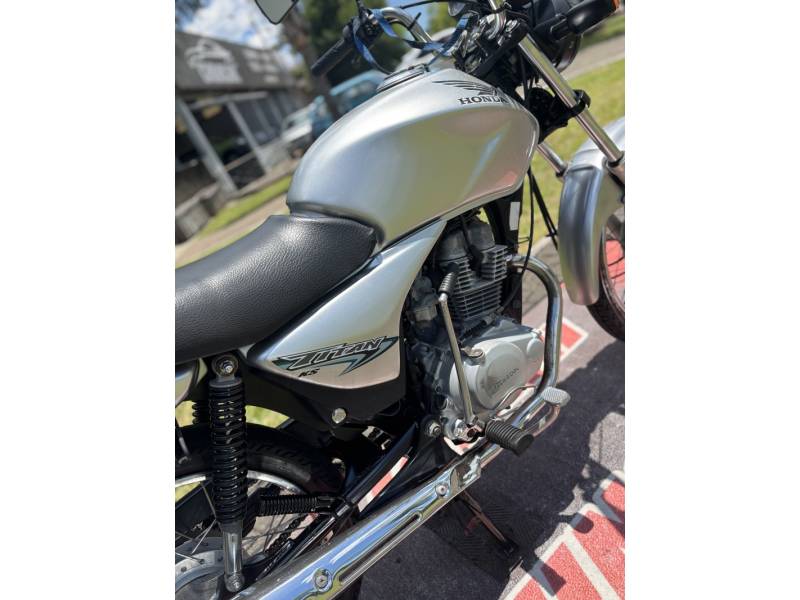 HONDA - CG 150 - 2006/2007 - Prata - R$ 9.900,00