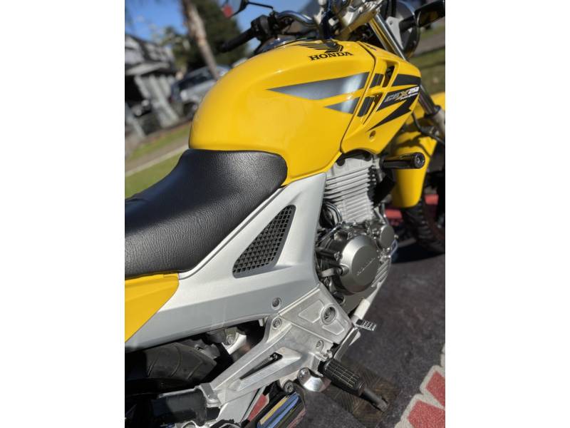 HONDA - CBX 250 TWISTER - 2006/2007 - Amarela - R$ 11.500,00