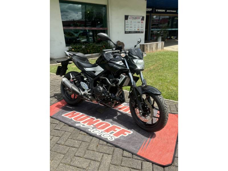 YAMAHA - MT - 2016/2017 - Preta - R$ 21.500,00