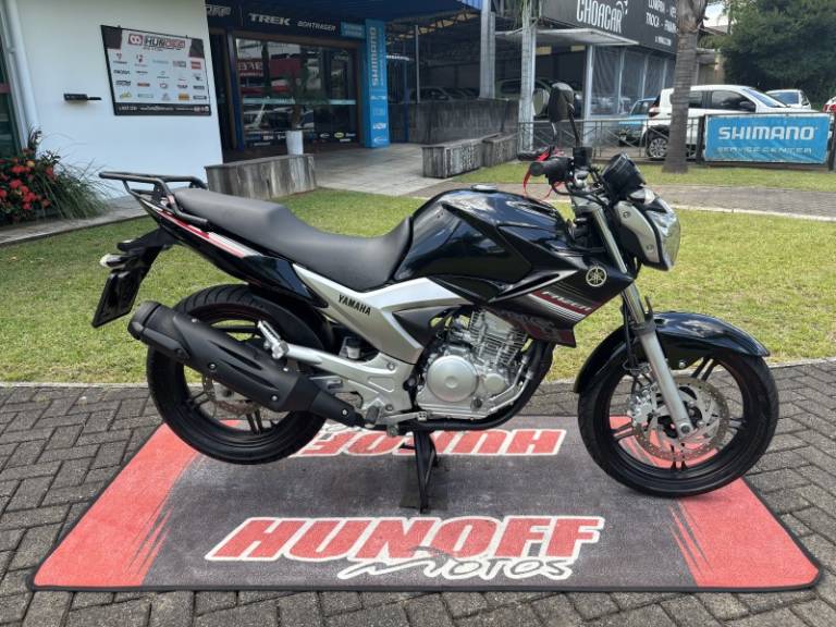YAMAHA - FAZER - 2014/2015 - Preta - R$ 16.900,00