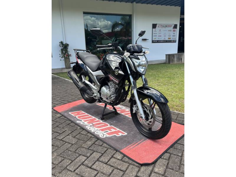 YAMAHA - FAZER - 2014/2015 - Preta - R$ 16.900,00